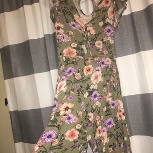 Floral loose fitting jumpsuit 🌸💐